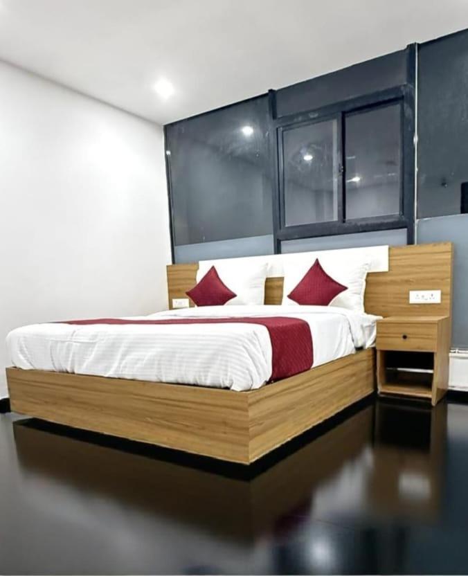 Modern Town Hotel Ню Делхи Екстериор снимка
