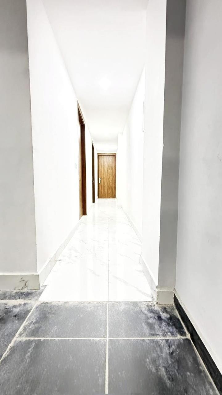 Modern Town Hotel Ню Делхи Екстериор снимка